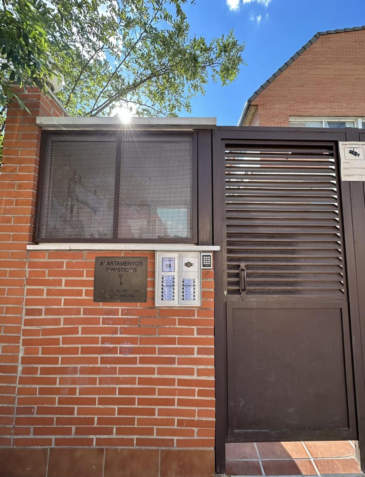 Apartamentos Noviembre Madrid Bagian luar foto